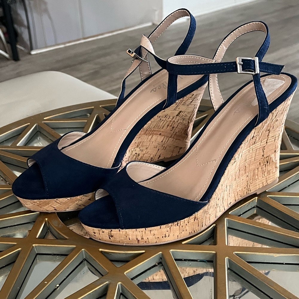 Charles by Charles David Navy Wedge Sandals - Picture 4 of 14